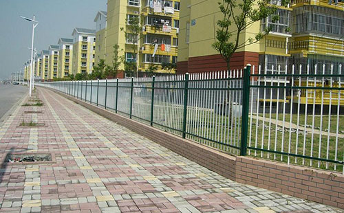 小區(qū)鋅鋼護(hù)欄圖片3